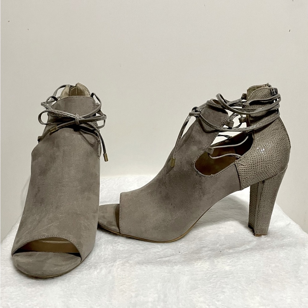 Sugar Taupe open toe heel w/ laces.